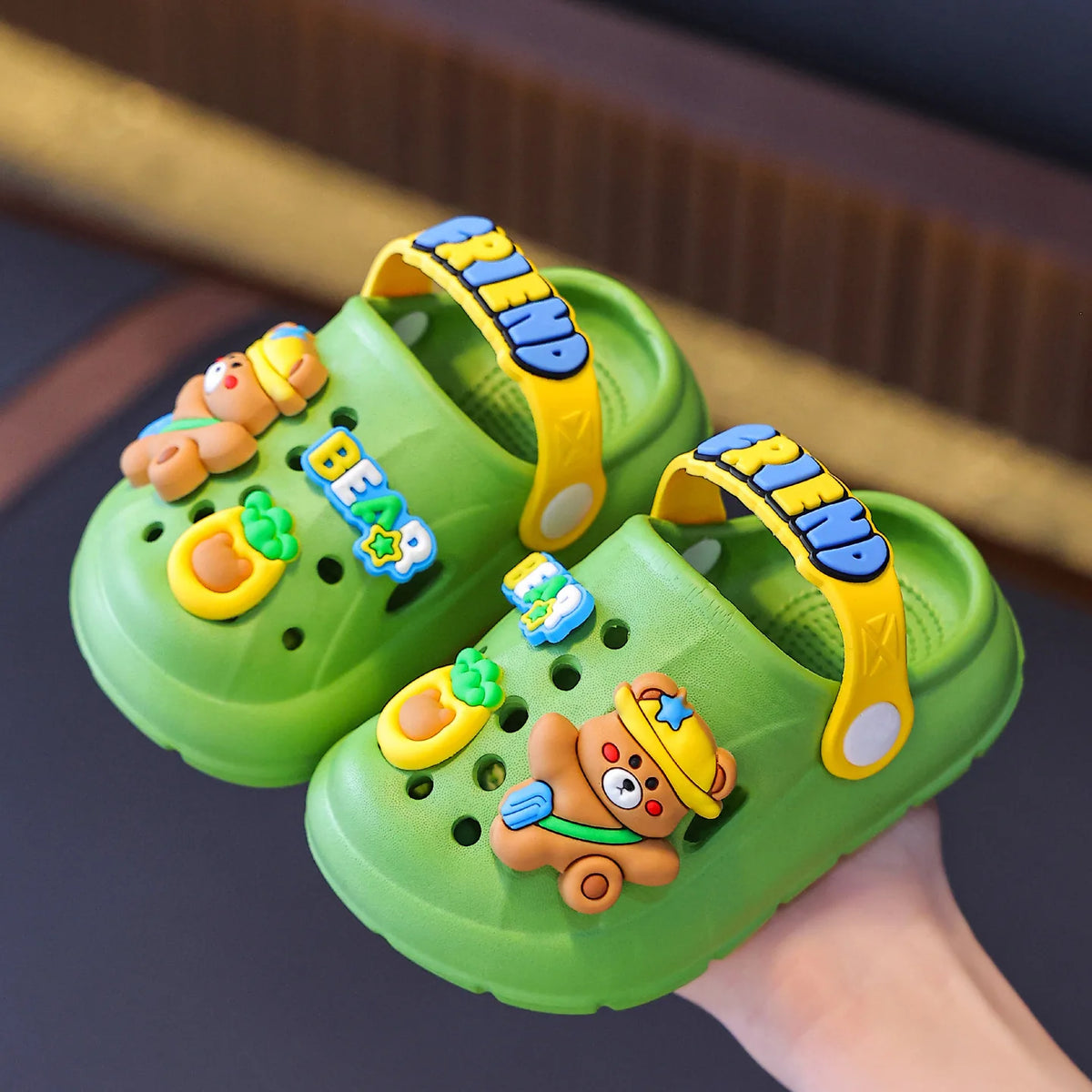 Zapatos de jardín con dibujos de conejitos para niñas, zuecos de suela blanda para bebé, sandalias transpirables antideslizantes para interiores y exteriores, sandalias de playa a la moda