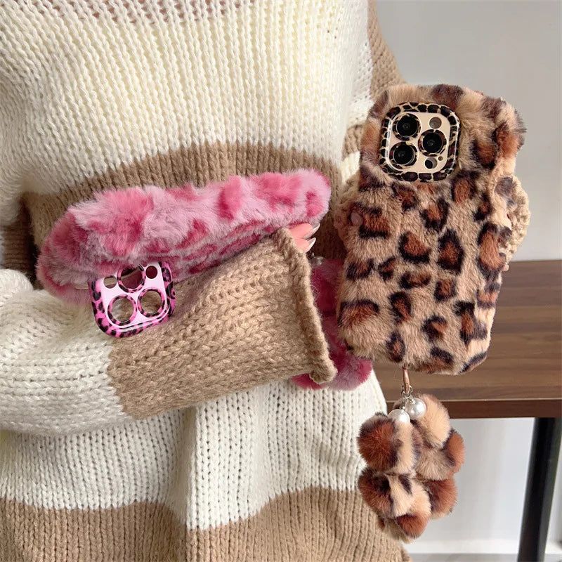 Funda de teléfono con soporte de lente de felpa peluda de leopardo a la moda para iPhone 17Air 15 14 13 12 11 16 Pro Max con cubierta a prueba de golpes con cadena para la muñeca