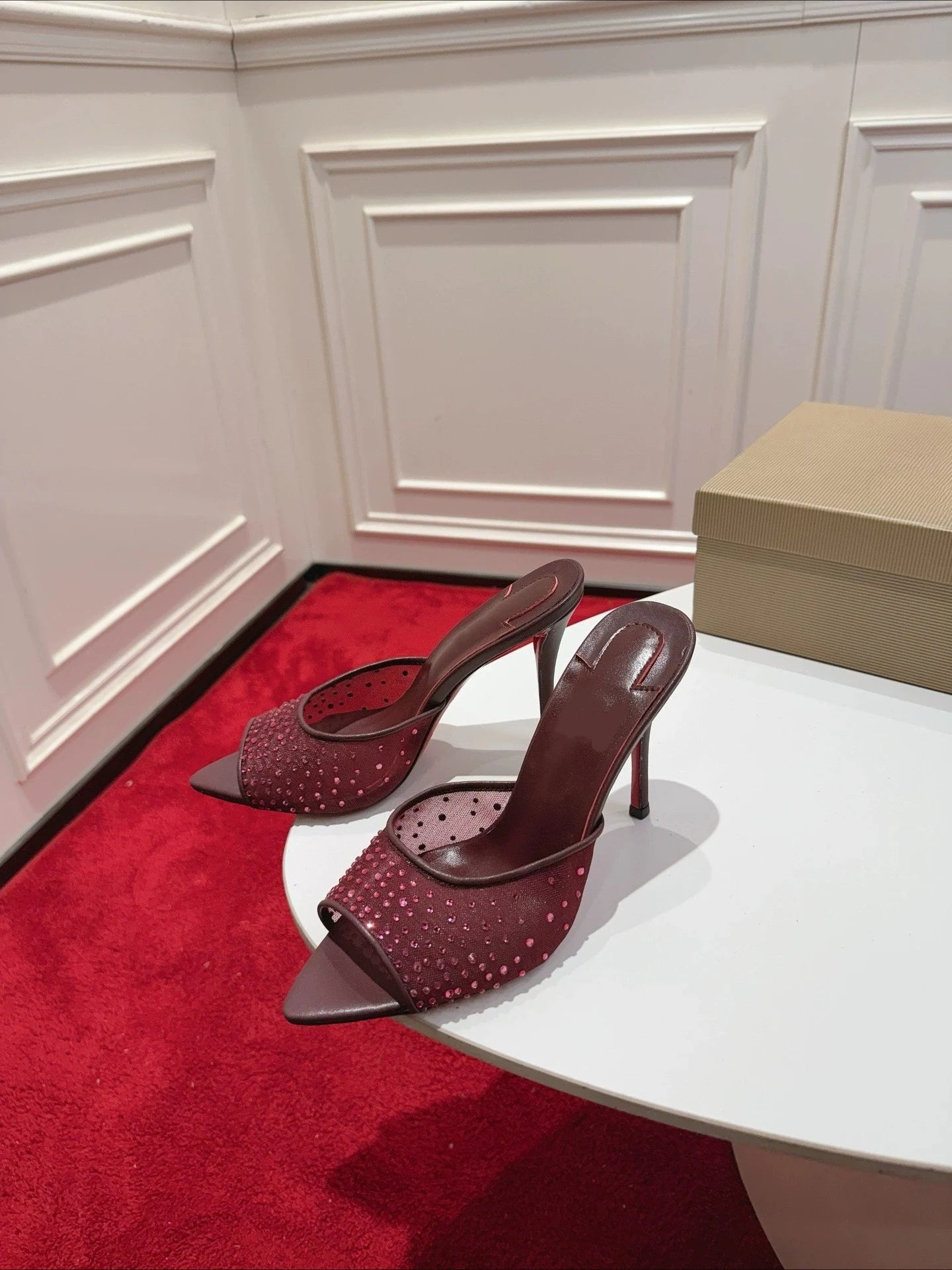 Nuevas sandalias de verano con tacón fino de malla y diamantes, transpirables, con punta abierta y diseño de boca de pez, ideales para exteriores.