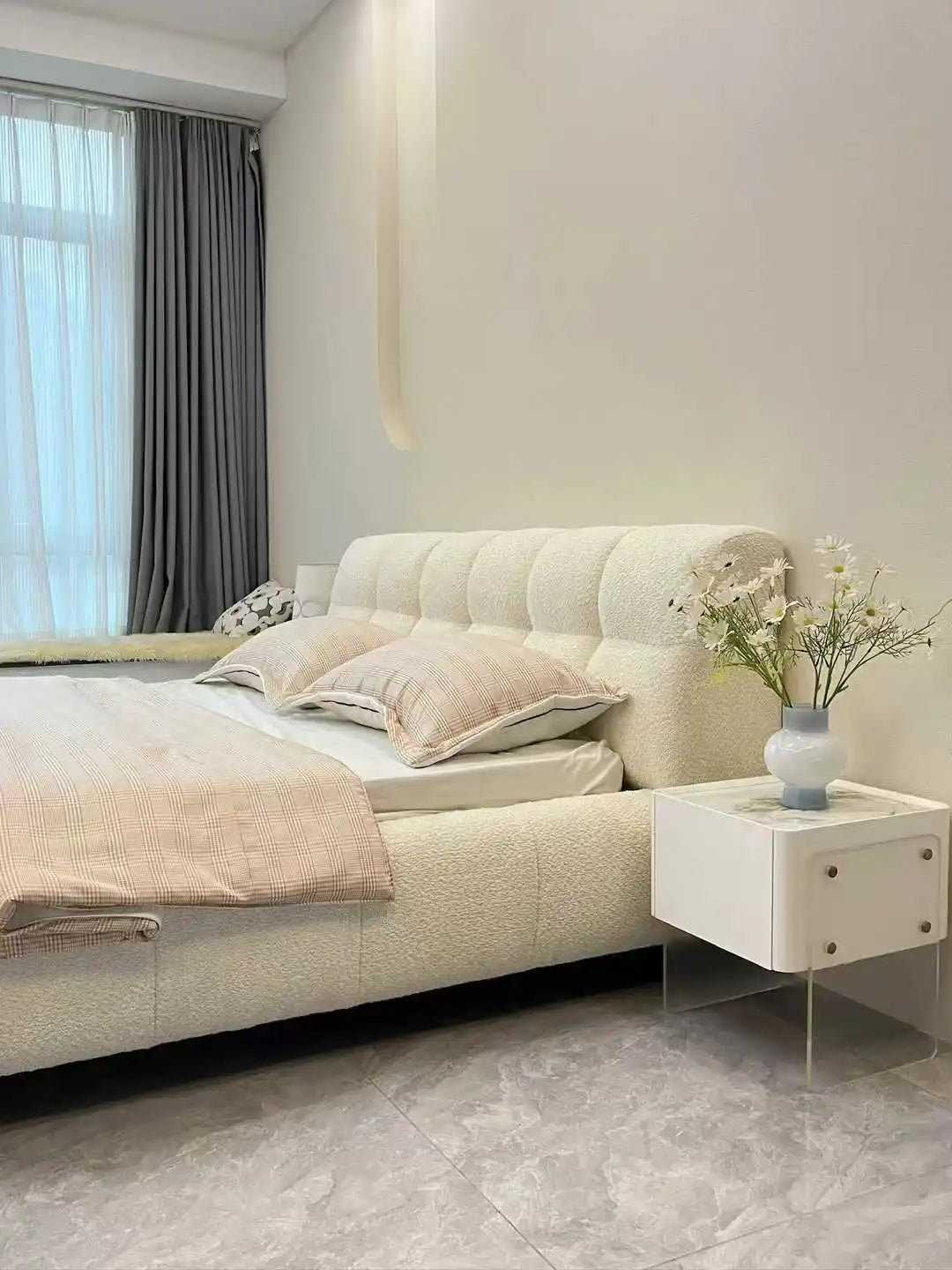 Base de Cama Moderna de Lujo con Diseño de Nube, Cama de Tela Bouclé Suave con Cabecera Acolchada, Cama Tapizada Tamaño Queen, Muebles de Dormitorio