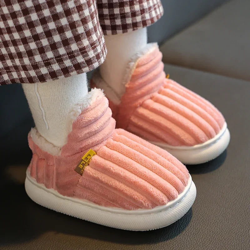 Nuevas zapatillas de felpa a rayas sencillas de invierno, suela suave antideslizante para niños y niñas, zapatos cálidos de algodón para el hogar