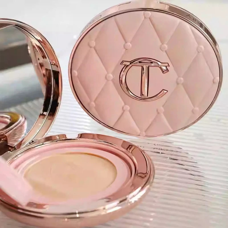 Base de Maquillaje en Cojín Charlotte Tilbury CT By The Pillow, Corrector de Larga Duración, Base de Maquillaje Suave, Ligera e Hidratante