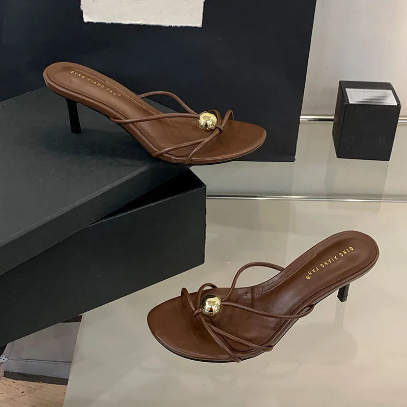Zapatillas de tacón fino para mujer, sandalias de moda con punta redonda y tacón alto, novedad 2026