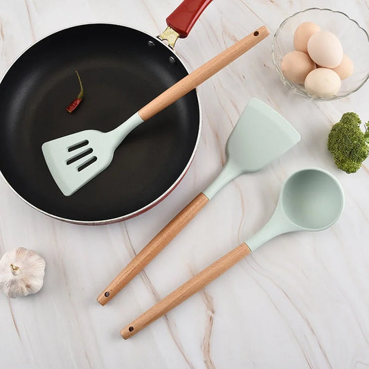 Nuevo Juego de Utensilios de Cocina de Silicona con Mango de Madera 2026, 12 Piezas, Espátula y Cuchara Antiadherentes, Accesorios para Cocinar en el Hogar