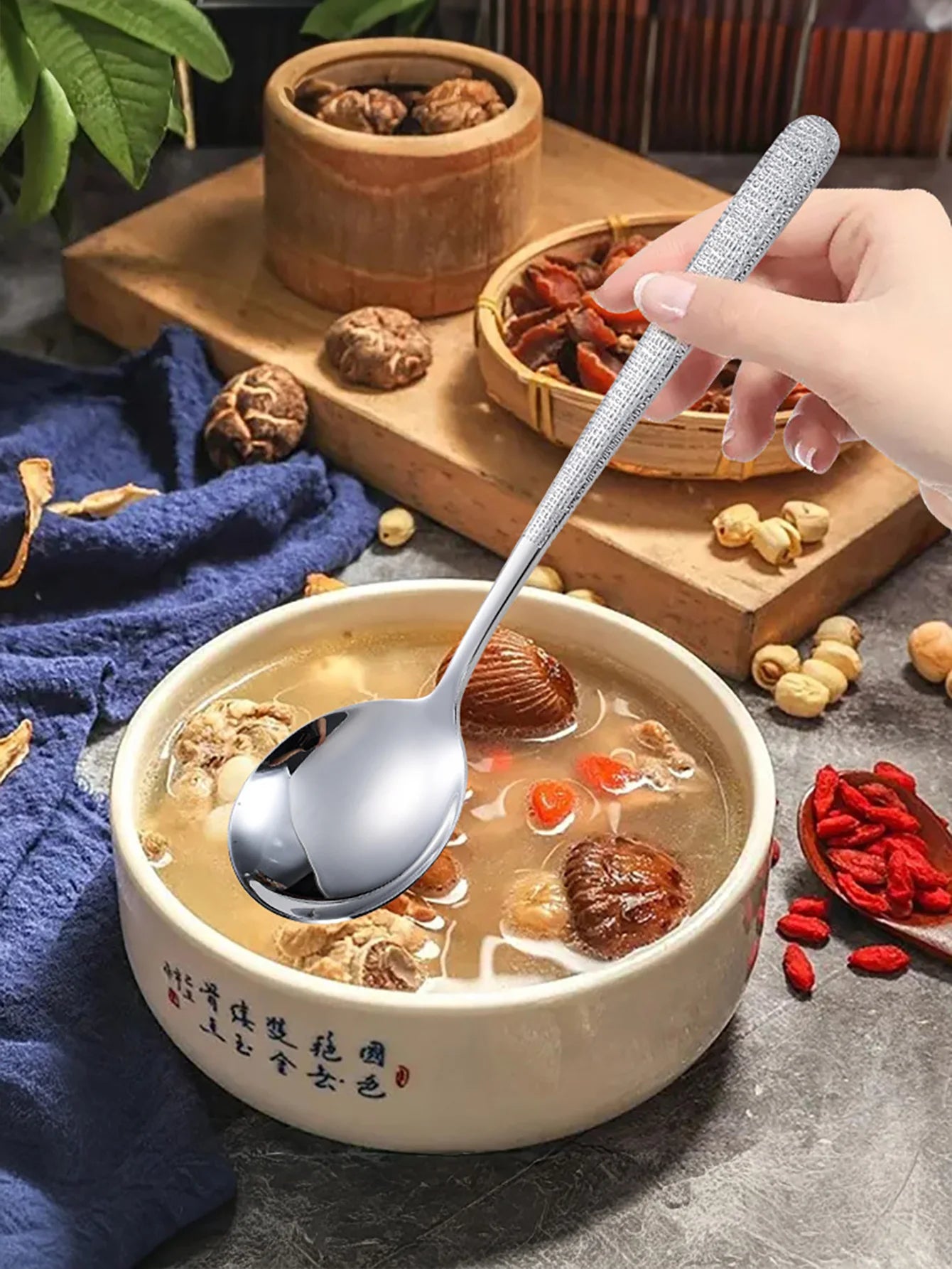 Cucharas de Sopa de Acero Inoxidable de Primera Calidad, Cucharas Retro de Lujo con Mango Largo, Pulido Espejo para una Experiencia Gastronómica Elegante