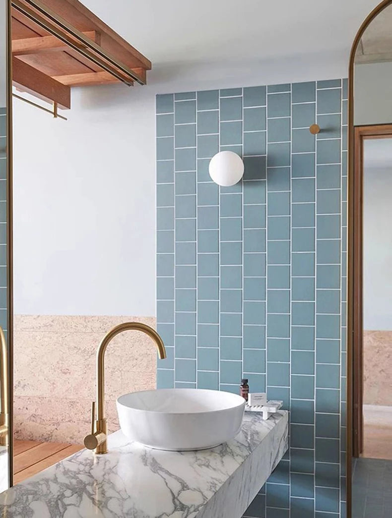 Lámpara de bola de cristal, lámparas de pared de cristal blanco lechoso modernas para dormitorio, sala de estar, sofá, fondo, Base oculta, luz de pared para baño