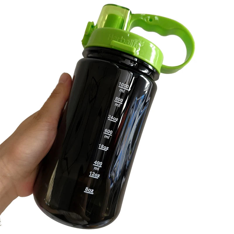 Liquidación: Precio al por mayor, botella de agua de plástico de 1L (1000ml) para deportes, senderismo, fitness y gimnasio, con pajita, para una vida saludable.