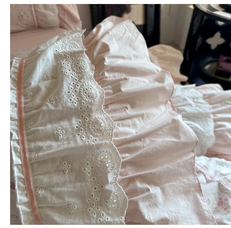 Juego de Ropa de Cama de Algodón 100% con Volantes de Encaje de Doble Capa y Diseño Floral Rosa, Incluye Funda Nórdica, Sábana, Falda de Cama, Sábana Ajustable y Fundas de Almohada (4 Piezas)