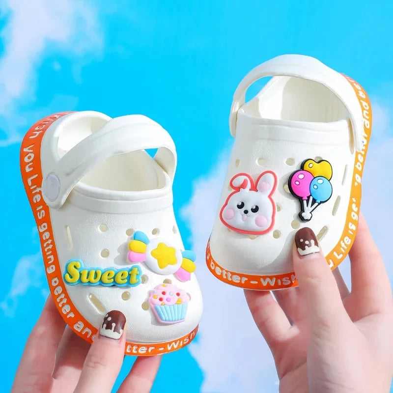 Sandalias de verano para niñas, niños, niñas, sandalias de dibujos animados para bebés, tacón plano, zapatillas suaves sólidas de dibujos animados, calzado para jardín para niños