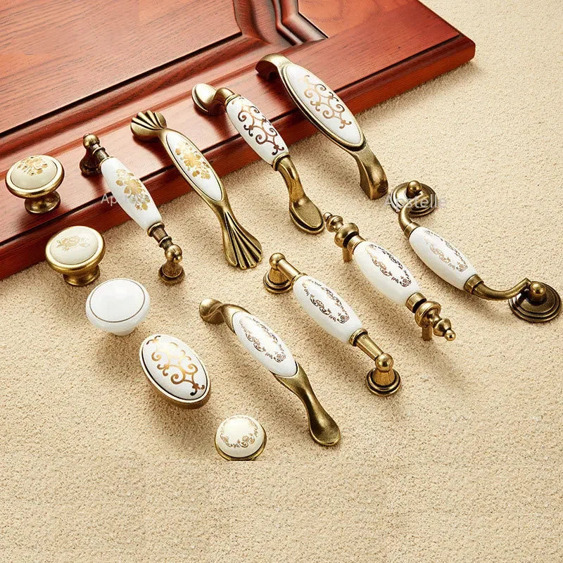 Tiradores de cerámica blanca para puerta de cocina, manijas de moda para cajón, armario, flor dorada