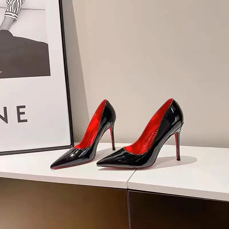 Zapatos de tacón alto con diamantes de imitación para mujer, tacones delgados, nuevos, impresionantes y sexys, zapatos de boda negros de charol con punta, zapatos de tacón alto.