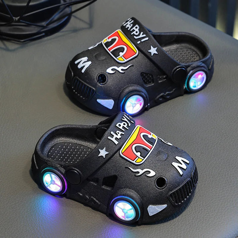 Pantuflas Infantiles Verano 2026, Nuevas Pantuflas de Playa para Niños con Forma de Auto, con Ruedas que se Iluminan, Antideslizantes y con Suela Suave