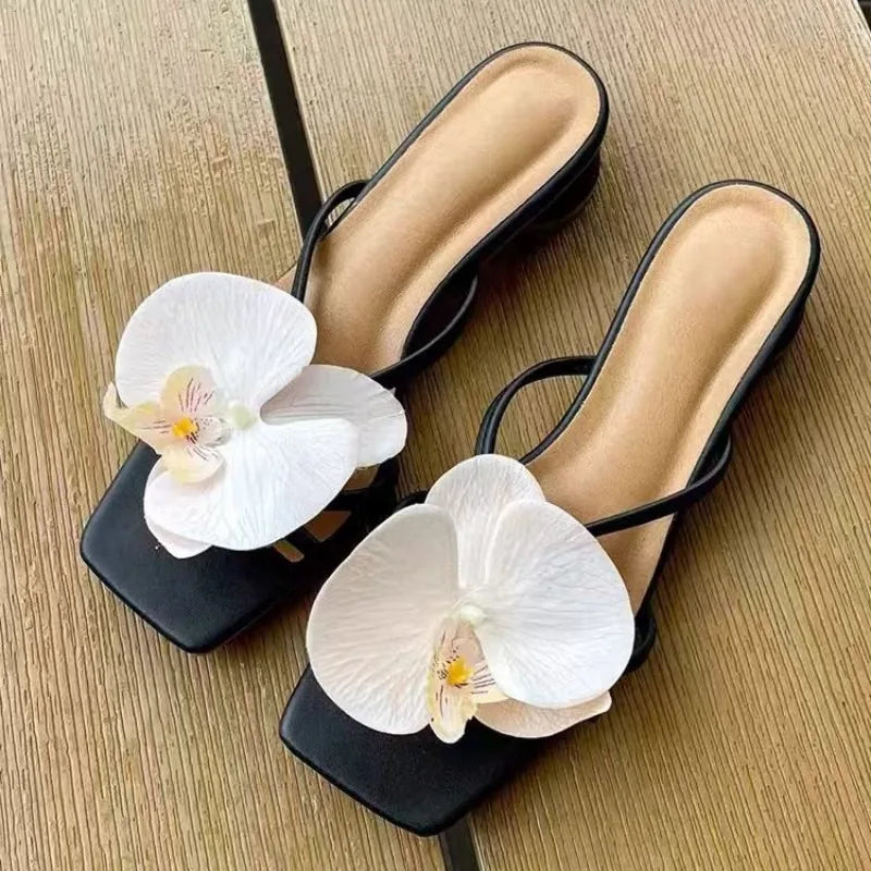 Sandalias de mujer 2025, nuevas sandalias poco profundas, zapatos informales de moda de alta calidad para mujer, sandalias elegantes de diseñador con flores para mujer