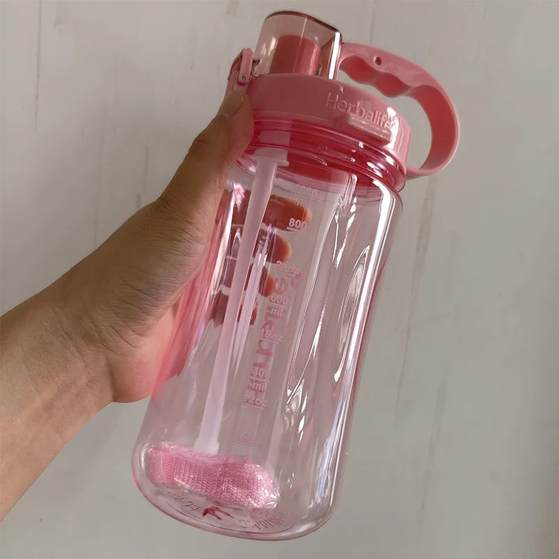 Liquidación: Precio al por mayor, botella de agua de plástico de 1L (1000ml) para deportes, senderismo, fitness y gimnasio, con pajita, para una vida saludable.