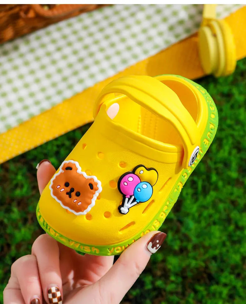 Zapatos de verano para niños, sandalias con agujeros, zapatos para niños, zapatillas suaves antideslizantes con diseño de dibujos animados, zapatos de bebé con agujeros, playa de arena para niños y niñas