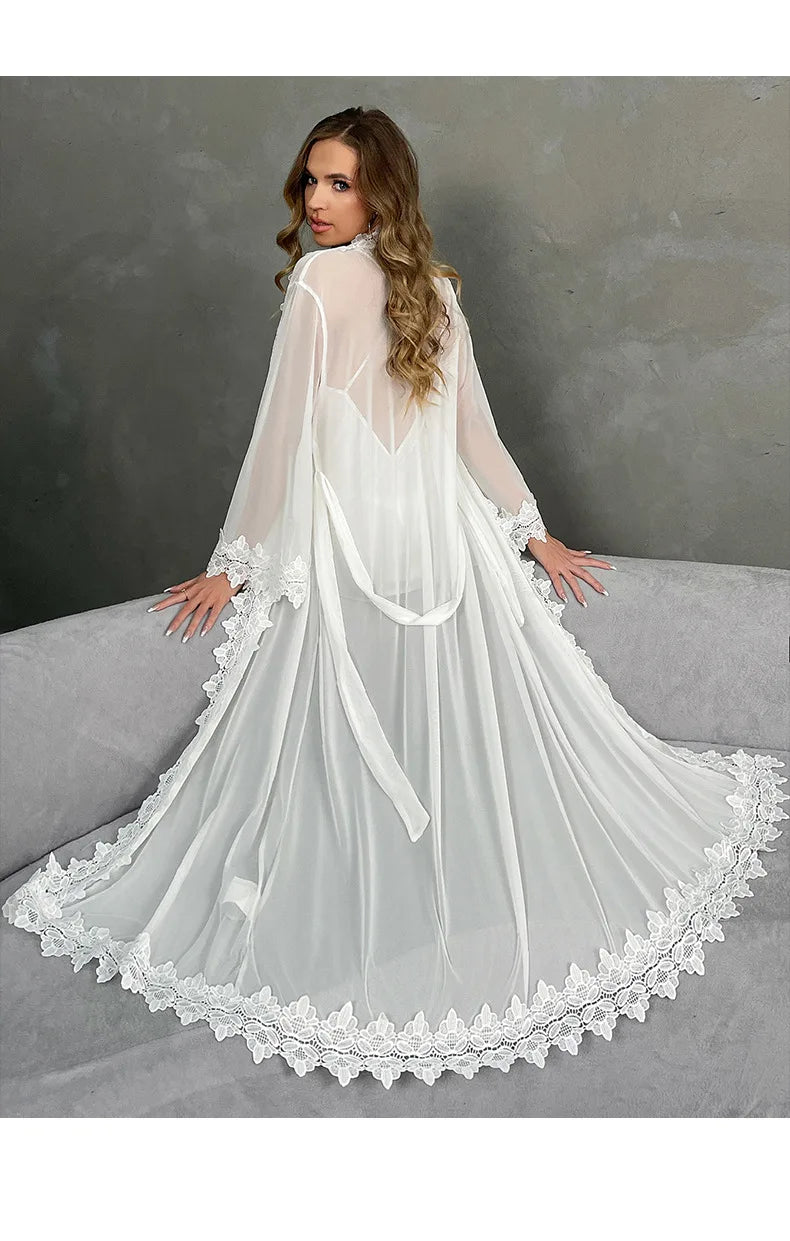 Conjunto de camisón y bata de encaje Sexy para mujer, camisón blanco de seda helada con tirantes, lencería, novedad de verano, ropa de dormir para el hogar