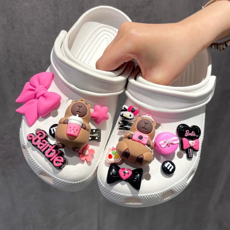 Bonito juego de dijes para zapatos de capibara con tema de comida, accesorios, decoraciones de plástico, sandalias de verano desmontables para regalos de fiesta