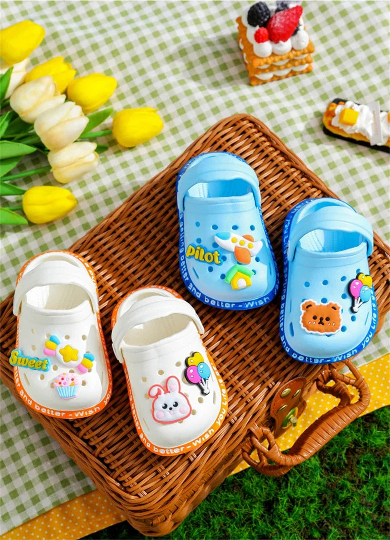 Sandalias de verano para niñas, niños, niñas, sandalias de dibujos animados para bebés, tacón plano, zapatillas suaves sólidas de dibujos animados, calzado para jardín para niños