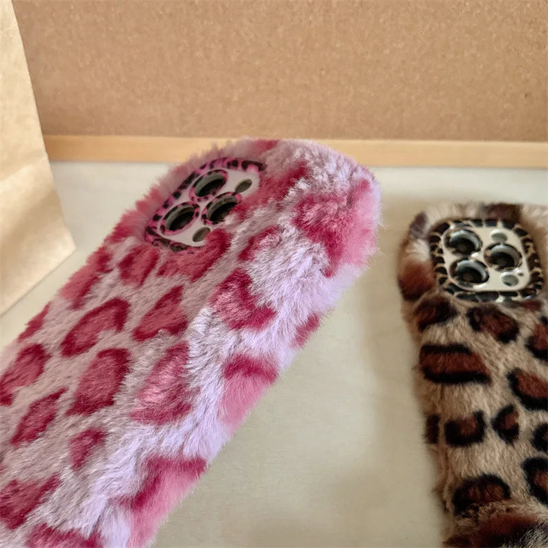 Funda de teléfono con soporte de lente de felpa peluda de leopardo a la moda para iPhone 17Air 15 14 13 12 11 16 Pro Max con cubierta a prueba de golpes con cadena para la muñeca