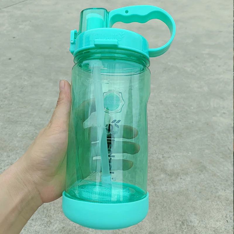 Liquidación: Precio al por mayor, botella de agua de plástico de 1L (1000ml) para deportes, senderismo, fitness y gimnasio, con pajita, para una vida saludable.