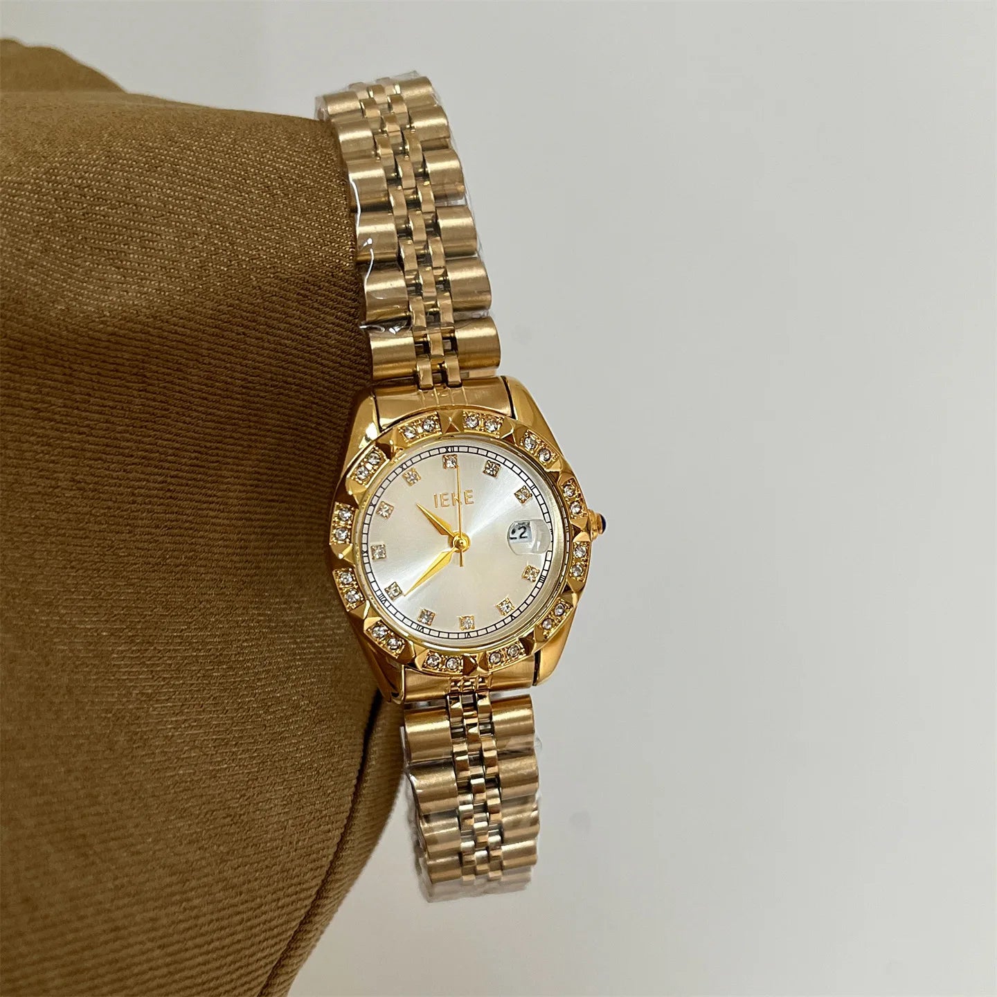 Reloj con banda de acero de aleación sólida con acento de cristal para mujer, elegante vestido, relojes con calendario de cuarzo para mujer
