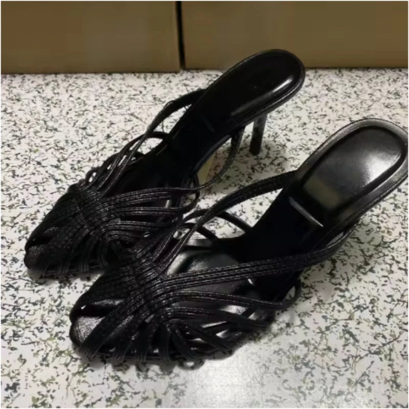 Zapatillas de tacón alto de marca con diseño de banda estrecha dorada, sandalias deslizantes de tacón fino con punta estrecha a la moda para mujer, zapatos elegantes para vestido de banquete