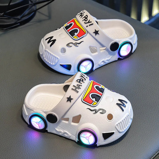 Pantuflas Infantiles Verano 2026, Nuevas Pantuflas de Playa para Niños con Forma de Auto, con Ruedas que se Iluminan, Antideslizantes y con Suela Suave
