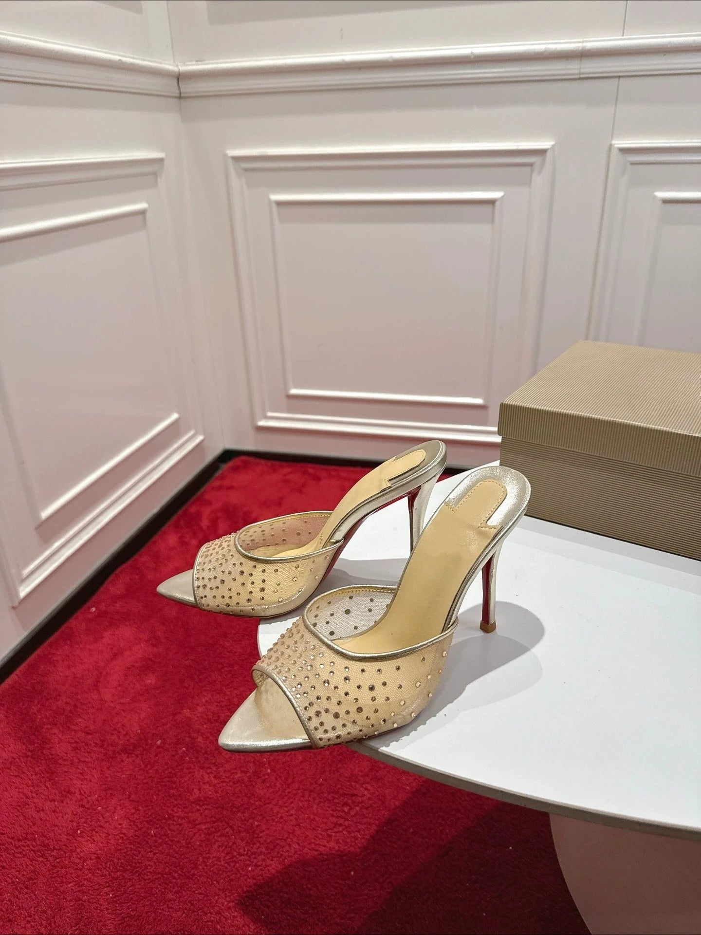 Nuevas sandalias de verano con tacón fino de malla y diamantes, transpirables, con punta abierta y diseño de boca de pez, ideales para exteriores.