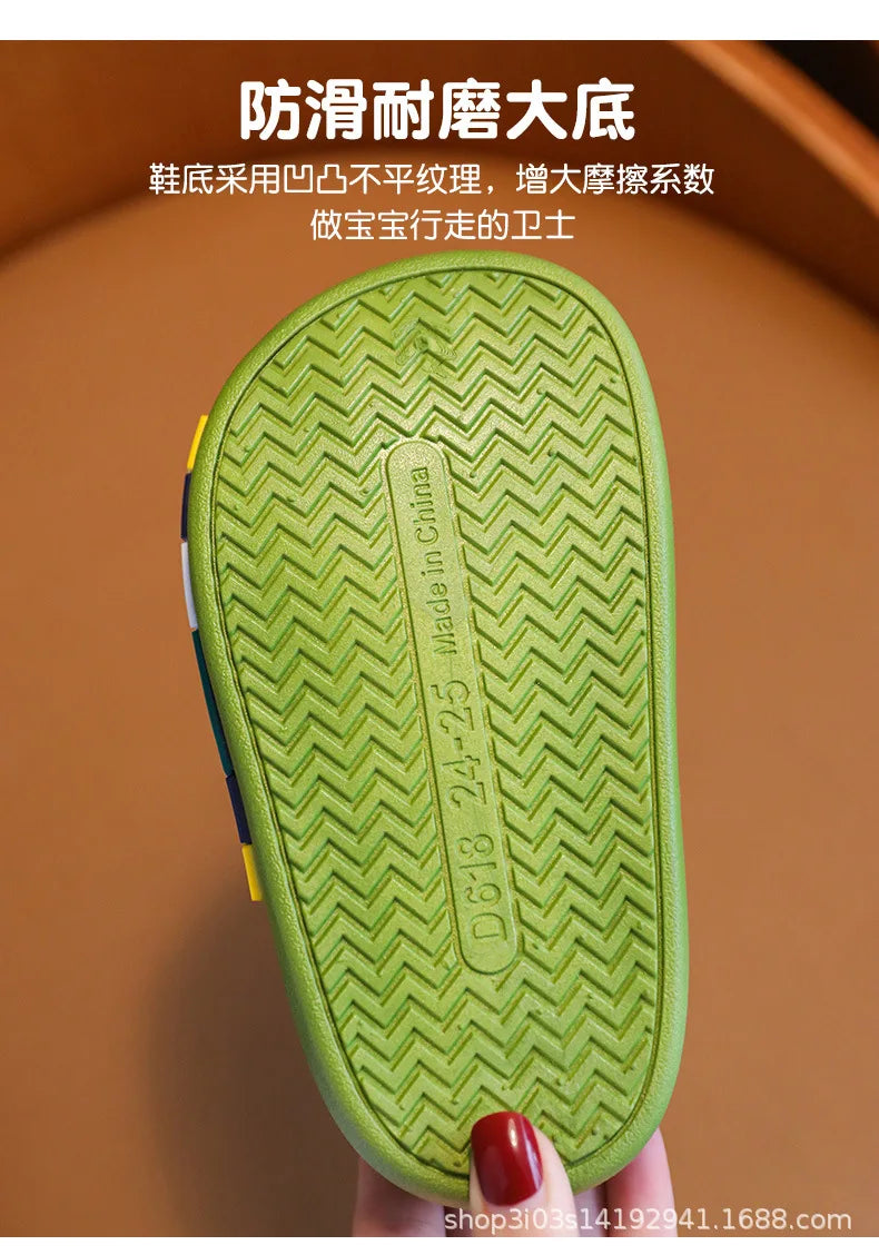 Nuevas zapatillas de algodón con dibujos animados para niños, zapatos informales cálidos e impermeables para niños y niñas, zapatos de casa de felpa antideslizantes para niños, zapatos informales