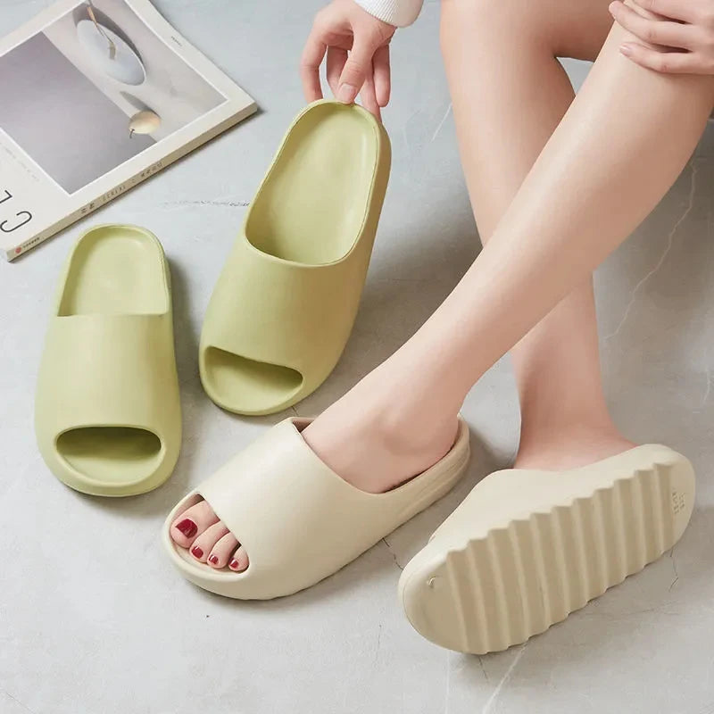Zapatillas de hombre, sandalias para el hogar, parejas, suelas gruesas para el hogar, sandalias suaves antideslizantes y resistentes al desgaste, tobogán yzy de coco para interiores