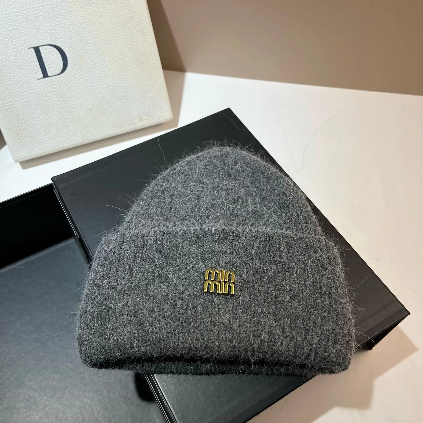 Gorro de invierno con letras, gorro tejido de piel de conejo cálido y frío, gorro grueso con protección para los oídos de Angora, gorros suaves y cálidos para mujer