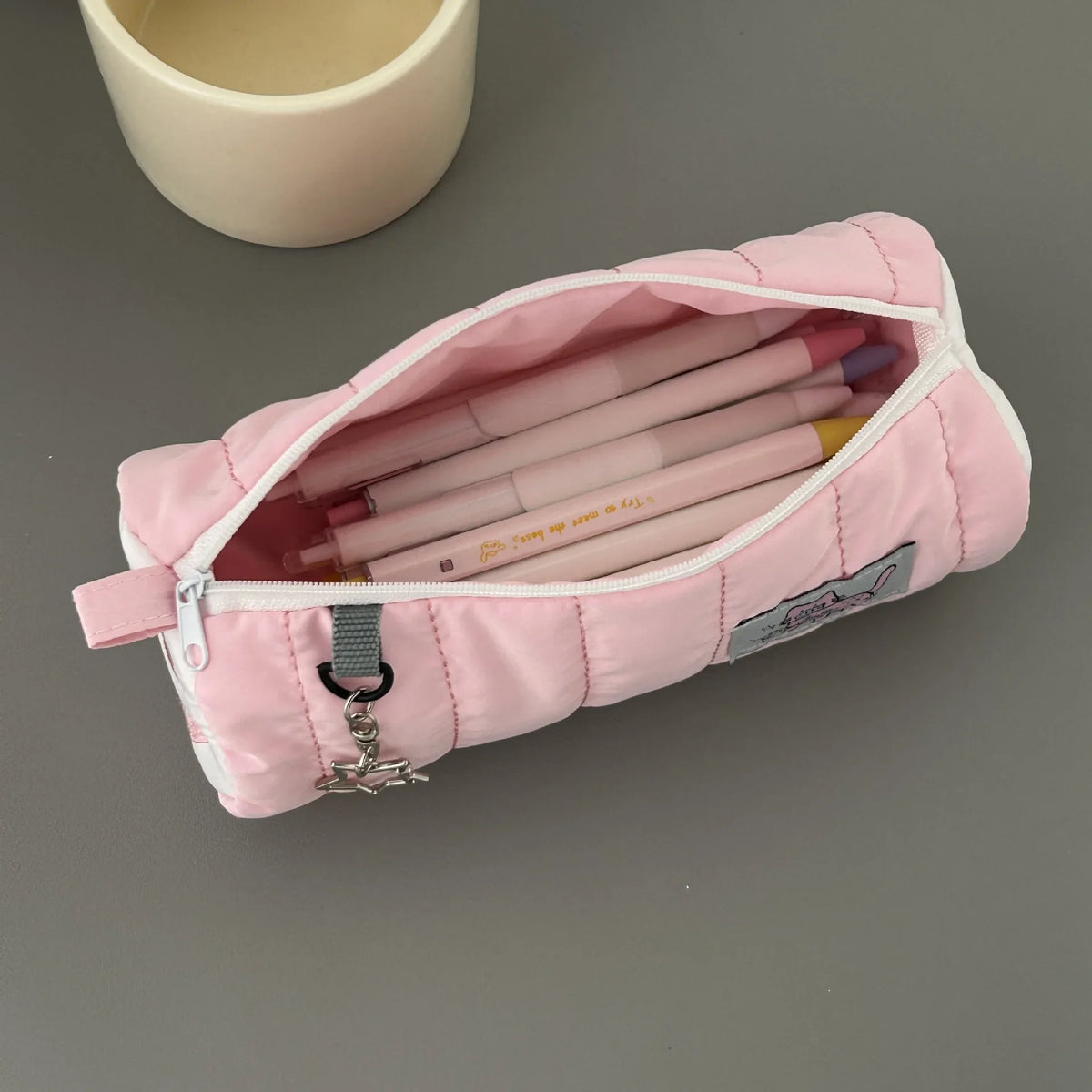 Papelería para estudiantes, suministros escolares, estuche para lápices con rollo de toalla rosa, bolsa de almacenamiento de bolígrafos suaves Kawaii, bolsa de cosméticos de dibujos animados de gran capacidad
