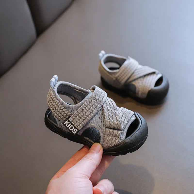 Sandalias para niño 2025, novedad de verano, zapatos para caminar para bebé, sandalias de suela blanda para niña, zapatos de malla, sandalias para niños, zapatos versátiles para niños
