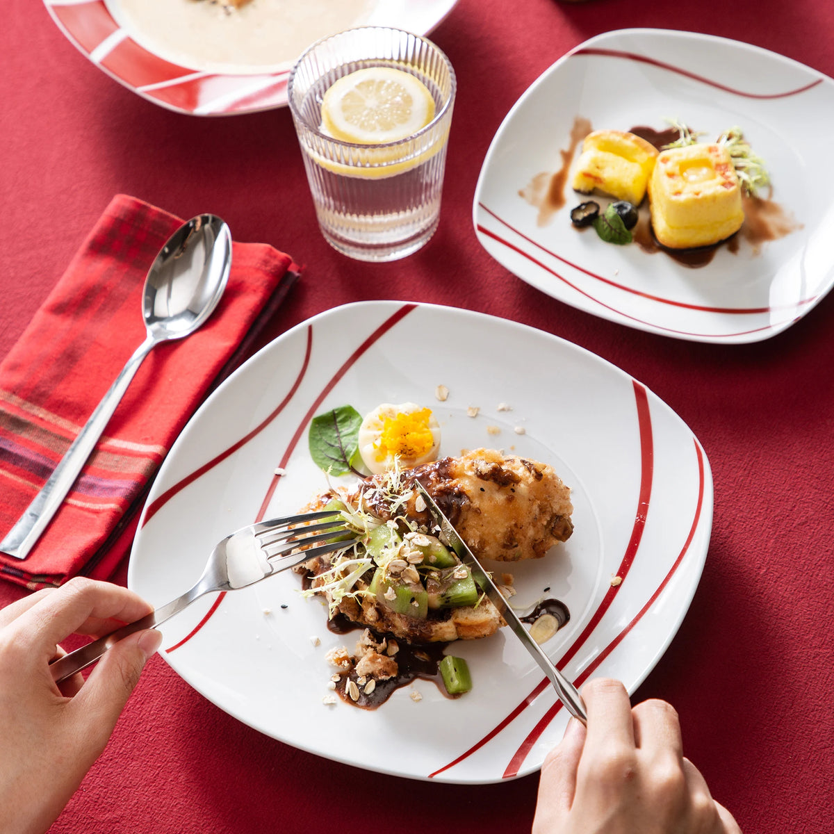 MALACASA-Juego de cena de porcelana serie Felisa, juego de tazas, platillos, postre, sopa, plato de cena, rayas rojas, marfil, blanco, 30 piezas